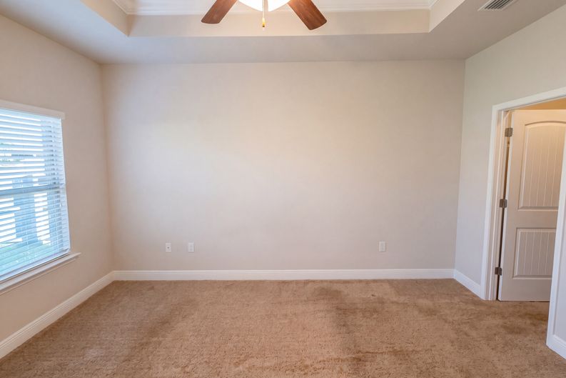 Photo 4 of 18 of 1740 Covington Ln, Foley, AL