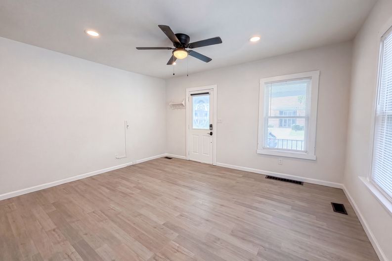 Photo 3 of 17 of 4091 Blow St, Saint Louis, MO