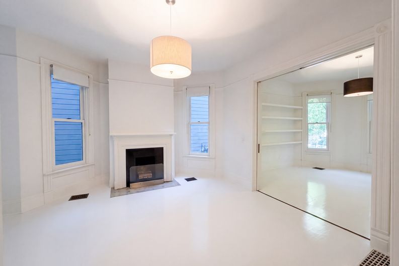 Photo 3 of 34 of 1710 NW Hoyt St, Portland, OR
