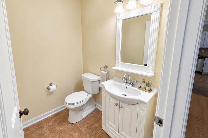 Photo 18 of 25 of 1454 Milford Ct S, Marietta, GA