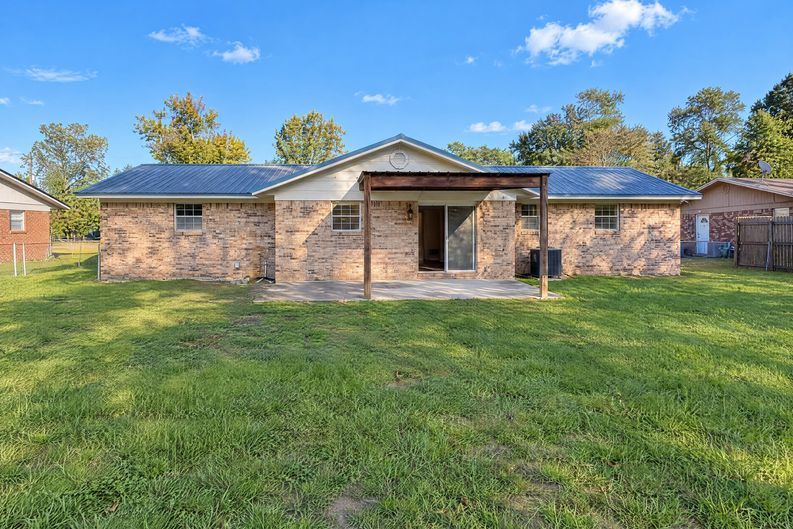 Photo 5 of 14 of 13632 Lanier Rd, Jacksonville, FL