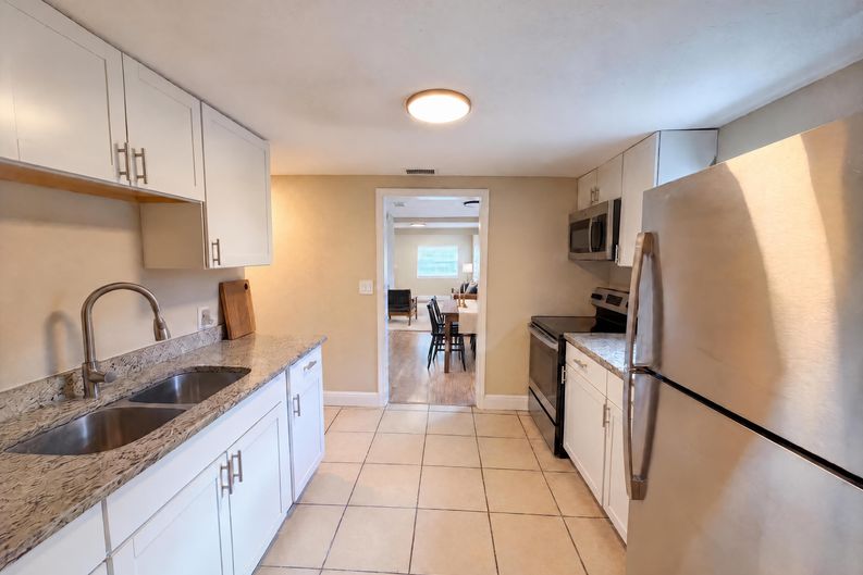 Photo 8 of 23 of 1506 W 16th St, Sanford, FL