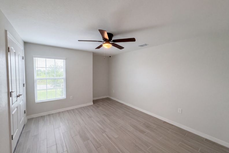 Photo 13 of 29 of 4510 Penkert Pl, Lakeland, FL