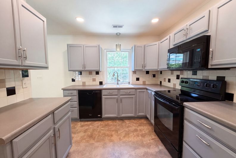 Photo 12 of 22 of 300 Indigo Rd, Goose Creek, SC