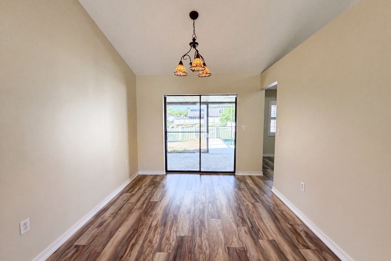 Photo 6 of 27 of 3430 55th Dr E, Bradenton, FL