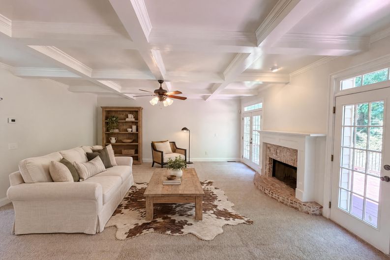 Photo 8 of 23 of 861 Windsor Creek Dr, Grayson, GA
