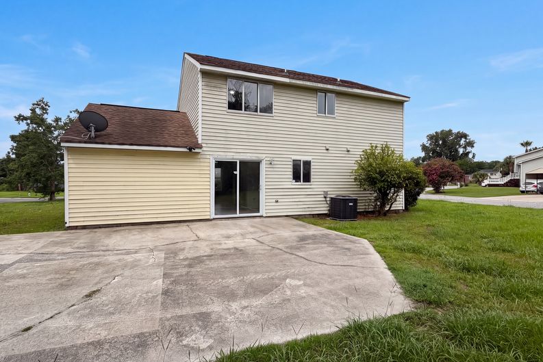 Photo 17 of 20 of 6786 Moss Ct, North Charleston, SC