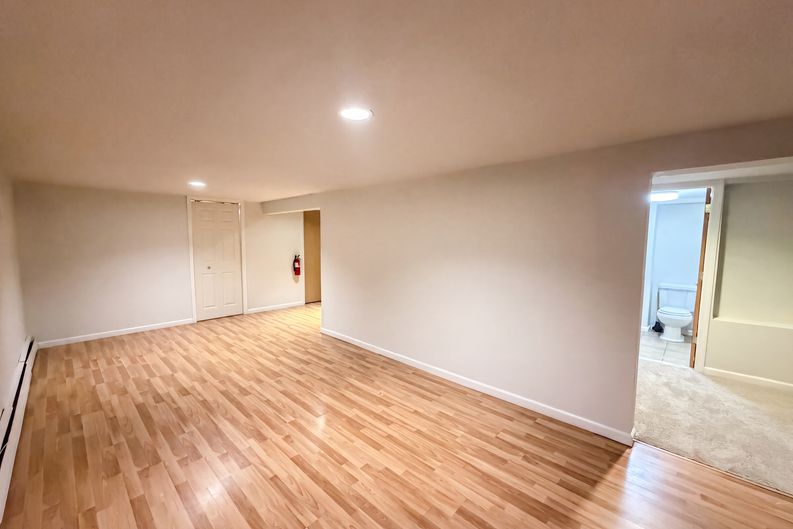 Photo 18 of 23 of 35 Dapp Ct, Elmwood Park, NJ
