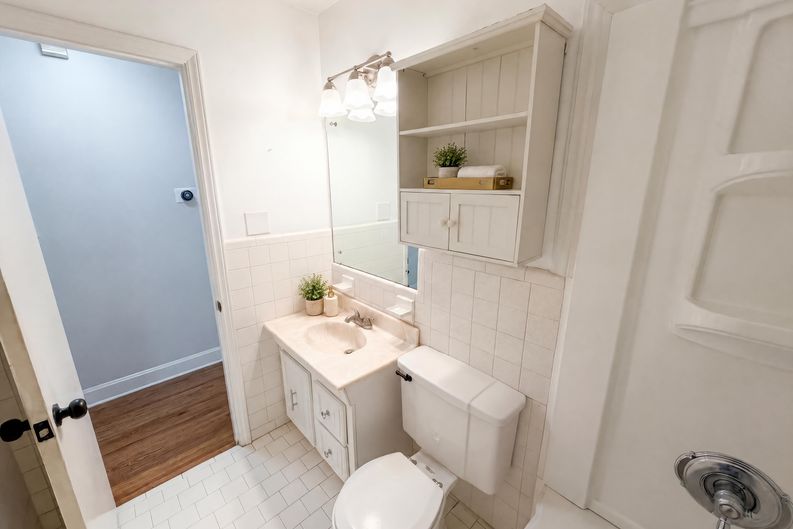 Photo 16 of 24 of 6621 Starcrest Dr, Charlotte, NC