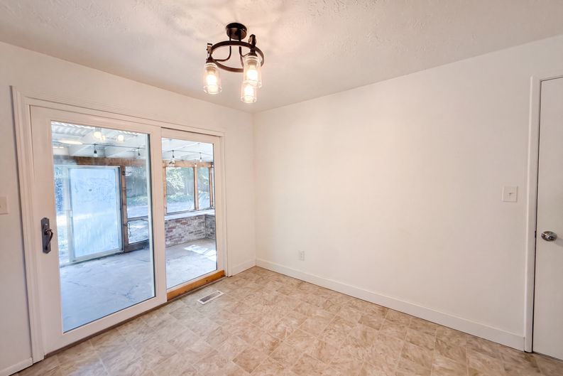 Photo 6 of 21 of 220 NE Cambridge Cir, Corvallis, OR