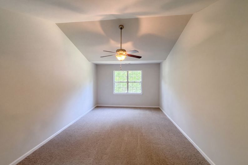 Photo 4 of 18 of 1604 Rocky Glen Ln, Charlotte, NC