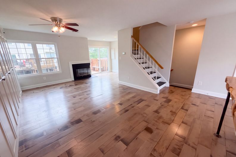 Photo 8 of 25 of 7904 Saddlehorn Ct, Manassas, VA