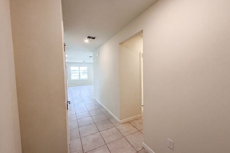 Photo 9 of 24 of 7768 Syracuse Dr, Clermont, FL