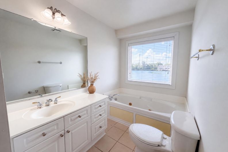 Photo 16 of 21 of 4933 Lake Palmetto Ln, North Charleston, SC