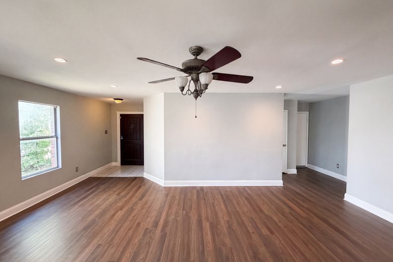 Photo 6 of 17 of 5244 New Castleton Ln, Fort Worth, TX