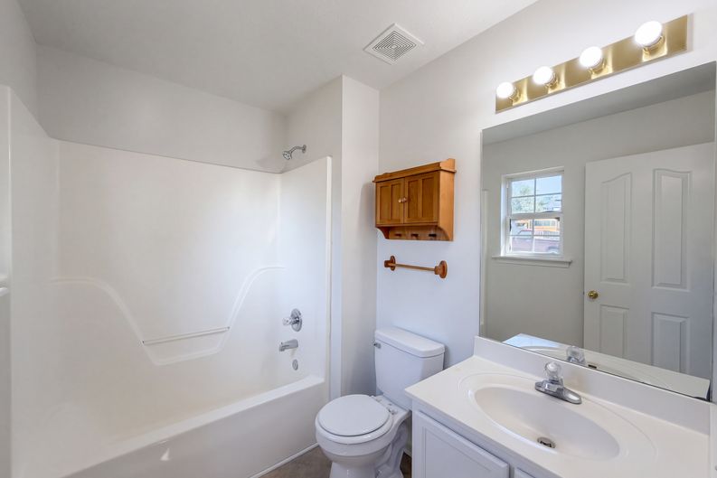 Photo 14 of 16 of 1303 St Hubbins Dr, La Vergne, TN