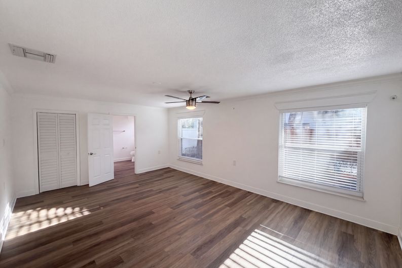 Photo 10 of 26 of 5122 Bay Blvd, Port Richey, FL