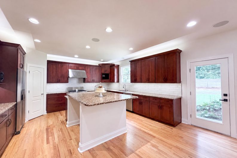 Photo 6 of 20 of 142 Bain Ln, Mooresville, NC