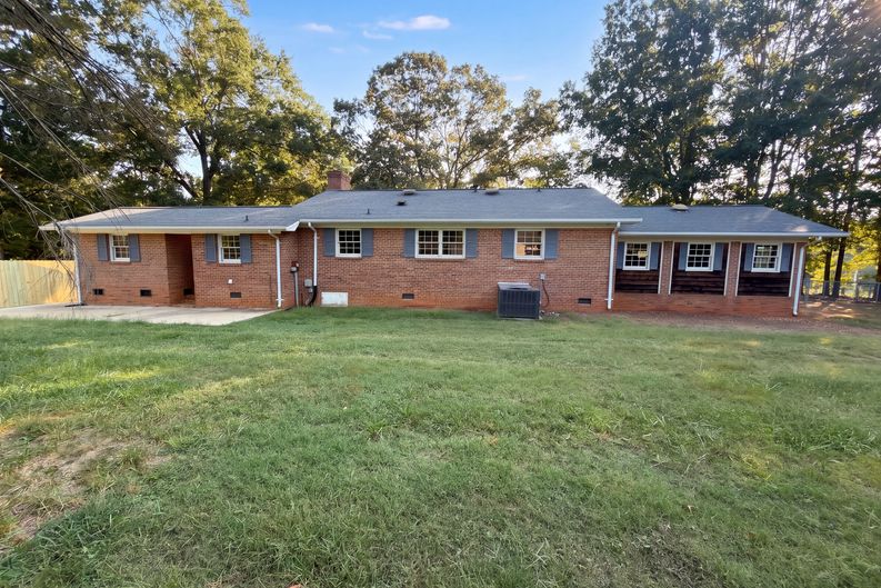 Photo 5 of 19 of 1809 Love Rd, Monroe, NC