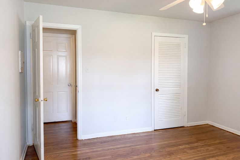 Photo 11 of 18 of 4307 Greenwood Dr, Portsmouth, VA