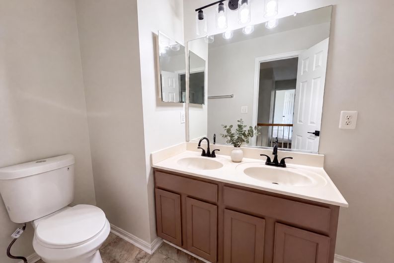 Photo 18 of 25 of 2800 Orchard Summit Ct, Hyattsville, MD