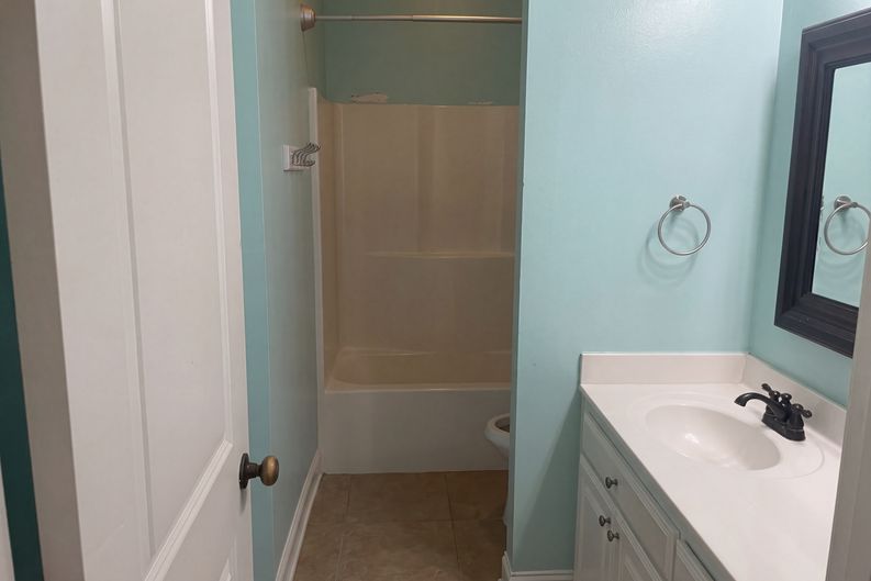 Photo 14 of 18 of 2621 Middletowne Dr, Zachary, LA