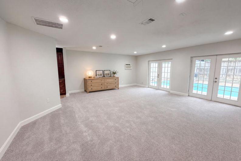 Photo 5 of 23 of 3911 White Settlement Rd, Fort Worth, TX