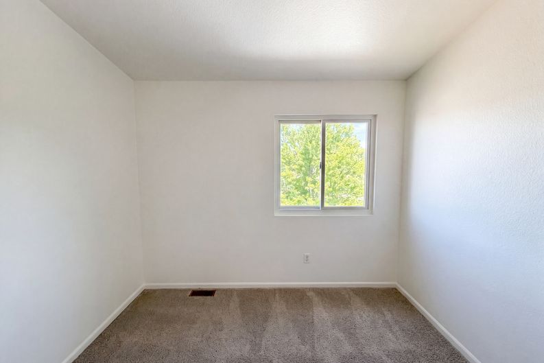 Photo 10 of 29 of 7190 Pine Hills Way, Littleton, CO