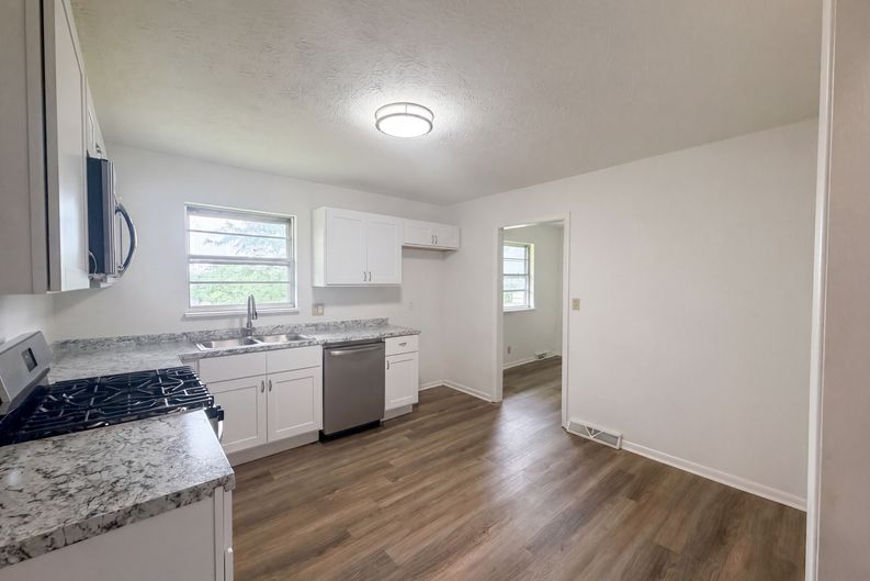 Photo 12 of 29 of 508 Bromley Ln, Knoxville, TN
