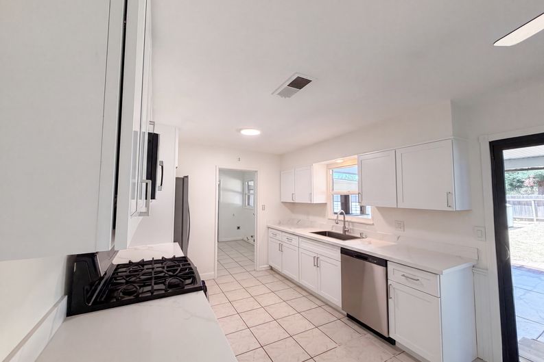 Photo 11 of 41 of 719 N Crescent Ave, Lodi, CA