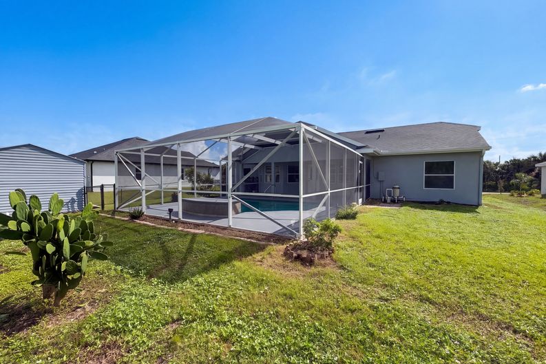 Photo 5 of 30 of 1910 Basinger Ave SW, Palm Bay, FL