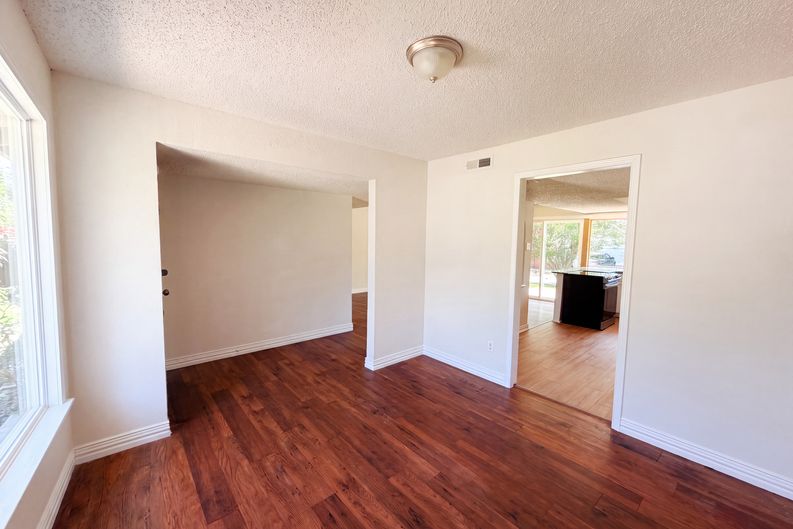 Photo 8 of 18 of 414 Meadowhill Dr, Garland, TX