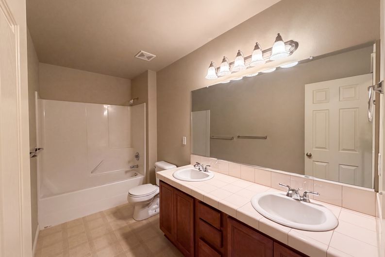 Photo 16 of 23 of 1724 SW Willowview Ter, Beaverton, OR