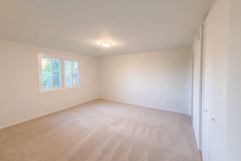 Photo 4 of 22 of 19109 Capehart Dr, Montgomery Village, MD