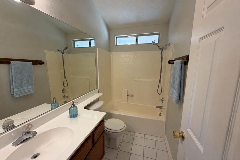 Photo 13 of 18 of 13561 Glacier Cir, Hesperia, CA
