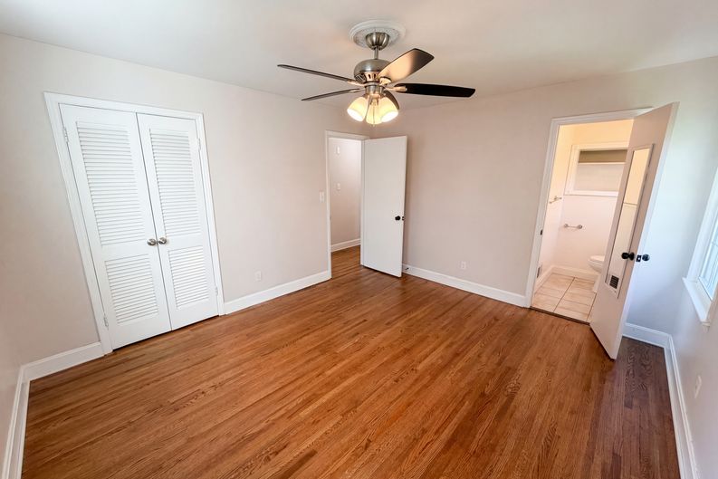 Photo 4 of 24 of 6621 Starcrest Dr, Charlotte, NC