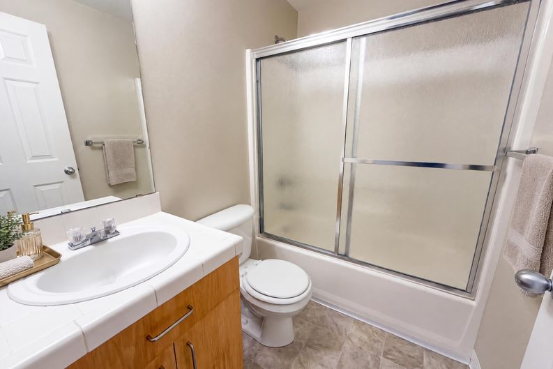 Photo 10 of 18 of 571 SW 207th Ave, Beaverton, OR