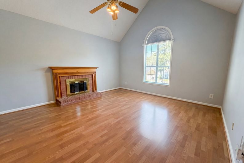 Photo 3 of 22 of 1390 Chapel Hill Ln SW, Marietta, GA
