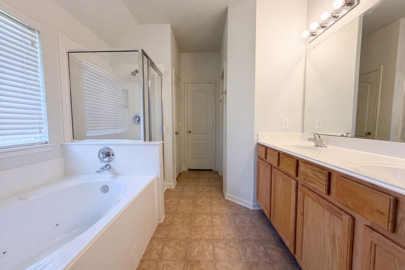 Photo 10 of 21 of 11327 Grass Lake Ln, Richmond, TX