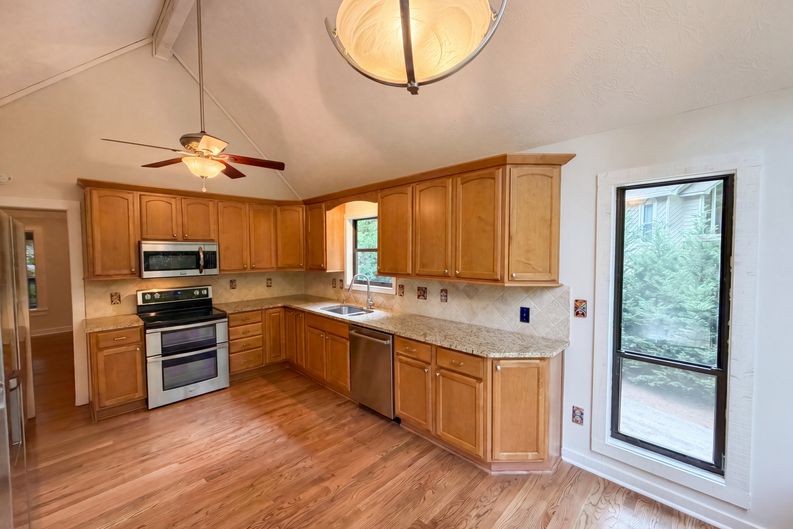 Photo 8 of 53 of 4958 Scotts Creek Trl, Peachtree Corners, GA