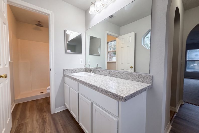 Photo 22 of 34 of 8215 Foxdale Dr, Jacksonville, FL