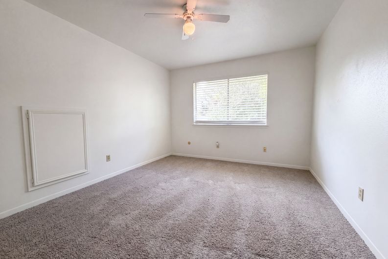 Photo 10 of 21 of 6910 Vialinda Dr, Houston, TX