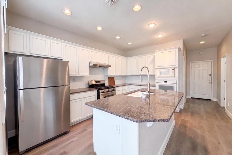 Photo 17 of 35 of 2571 Cantara Ct, Sacramento, CA