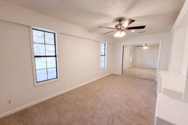 Photo 4 of 22 of 203 Frost Creek Ave, Groesbeck, TX