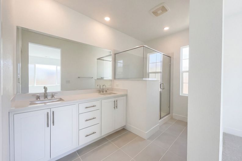 Photo 6 of 39 of 408 N Palm Springs Way, Tracy, CA