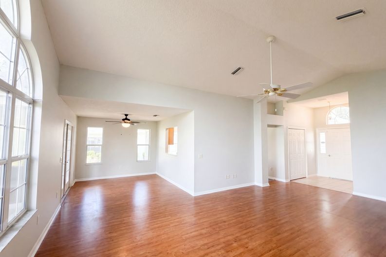 Photo 3 of 20 of 1407 Figueroa St, The Villages, FL