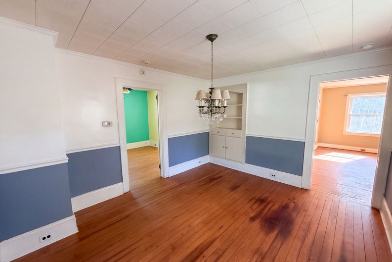 Photo 14 of 29 of 907 S South St, Gastonia, NC