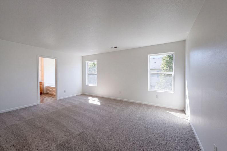 Photo 4 of 25 of 34050 SE Sturgeon St, Scappoose, OR