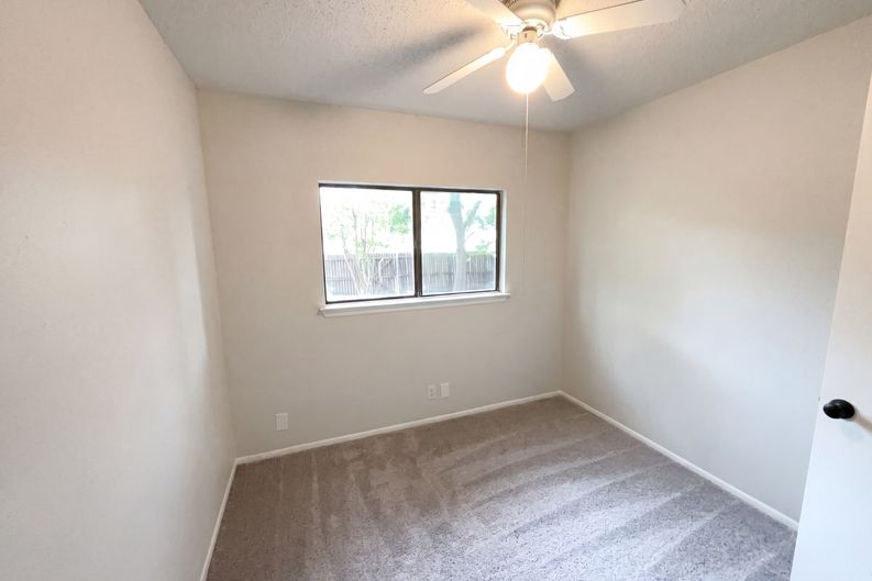 Photo 12 of 20 of 2830 Fisher Field Dr, San Antonio, TX