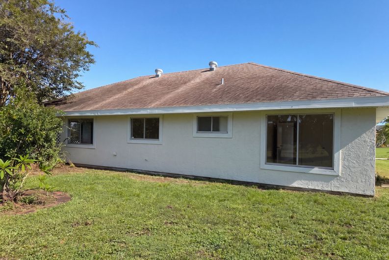 Photo 19 of 21 of 1832 SE Wexford Ct, Port Saint Lucie, FL